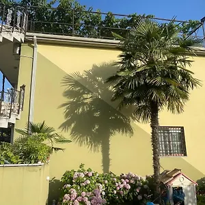 Xhou's Hostal